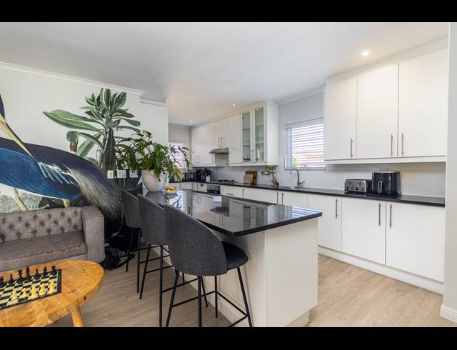 4 BEDROOM FREESTANDING FOR SALE IN SUNNINGDALE